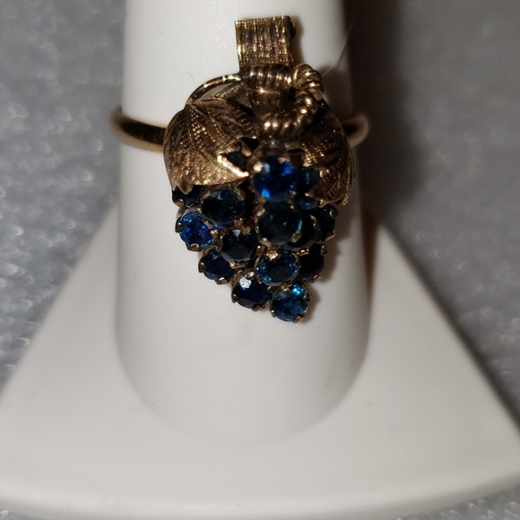 Unusual Grape Style ring - Picture 2 of 8